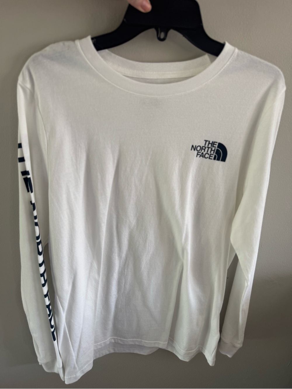 North Face Tee Women’s White Long Sleeve Logo Tee fall winter - Picture 4 of 11